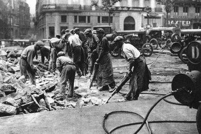Grands Boulevards'daki yolların yenilenmesi, Paris, 1931. by Ernest Flammarion