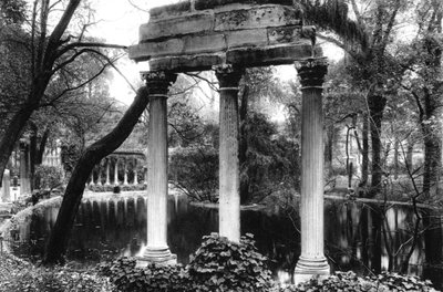 Naumachias Korint sütunları, Parc Monceau, Paris, 1931. by Ernest Flammarion