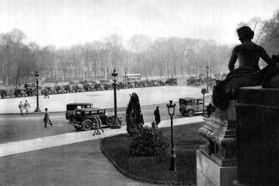 Rond Point ve Georges Clemenceau Place, Paris, 1931. by Ernest Flammarion