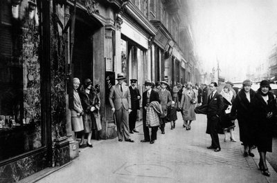 İşten ayrılan terzileri beklemek, Paris, 1931. by Ernest Flammarion