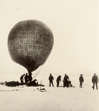 Buz üzerinde hidrojenle şişirilen inek bağırsağı balonunun görünümü. Sir Ernest Henry Shackleton