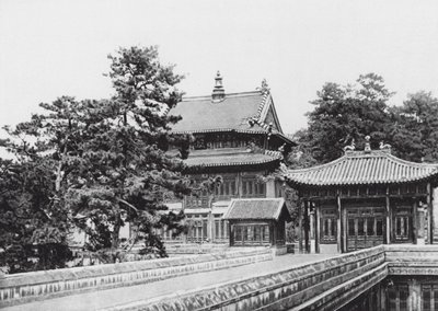 Jehol, Hingkung, Chihli, Hingkung Lama Manastırında (b/w fotoğraf) by Ernst Boerschmann