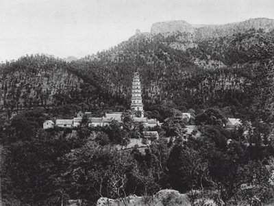 Ling yen sze, Shantung, Animasyonlu Dağ Zirveleri Manastırı (siyah-beyaz fotoğraf) by Ernst Boerschmann