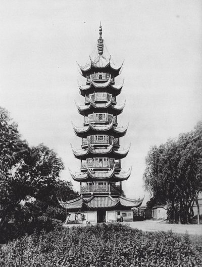 Şanghay, Lung hua ta, Kiangsu, Ejderha Güzelliği Pagodası (siyah-beyaz fotoğraf) by Ernst Boerschmann