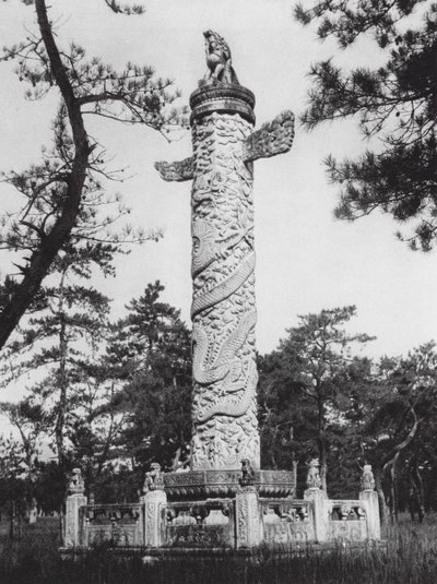 Siling, Chihli, Ruhlar Yolundaki Sütun (b/w fotoğraf) by Ernst Boerschmann