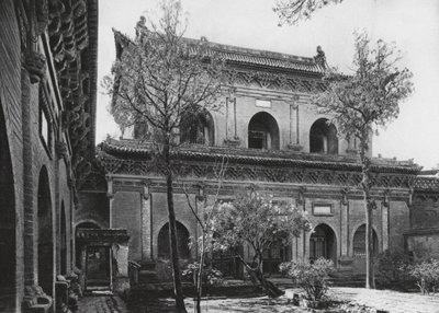 Taiyuanfu, Shuang ta sze, Shansi, Büyük Salon (b/w fotoğraf) by Ernst Boerschmann