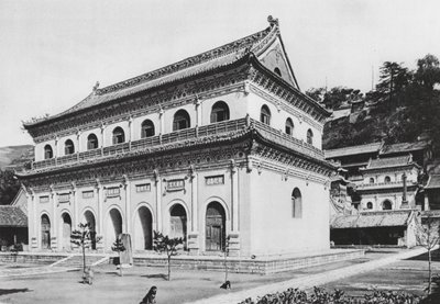 Wu tai shan, Hien tung sze, Shansi, Budist Kütüphanesi ve Manastırın Sonundaki Teraslar (b/w fotoğraf) by Ernst Boerschmann
