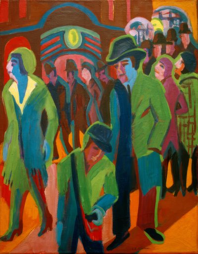 Gece aydınlatmasında yoldan geçenlerin olduğu sokak by Ernst Ludwig Kirchner