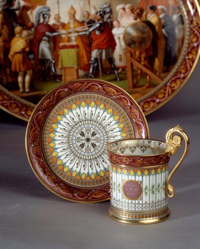 Porselen fincan ve çikolata tabağı servis ediliyor. Etienne Charles Leguay (1762-1846) 1835 Sevres, porselen fabrikası by Etienne-Charles Leguay