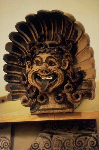 Gorgon başı şeklinde antefix (pişmiş toprak) by Etruscan