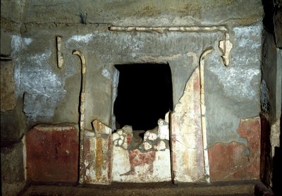 Etrüsk uygarlığı: Ponte Rotto nekropolündeki Francois mezarının girişi, MÖ 4. yy. Vulci, İtalya by Etruscan