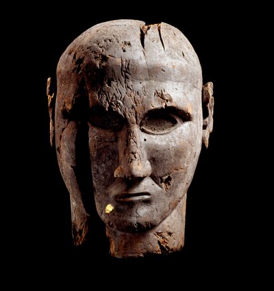 Bir adamın başı, altın izli ahşap heykel, MÖ 7. yy by Etruscan
