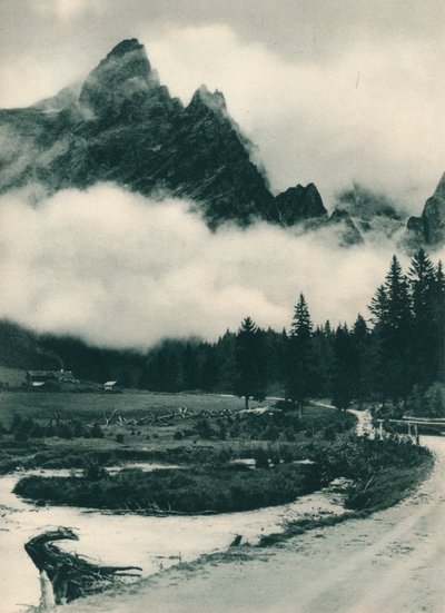 Bulutlardaki Pala Grubu, San Martino di Castrozza, Dolomites, İtalya, 1927 by Eugen Poppel
