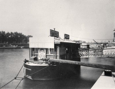 Sen Nehri üzerinde tekne by Eugène Atget