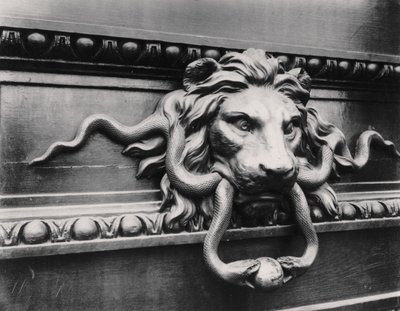 Aslan kapı tokmağı, Paris by Eugène Atget