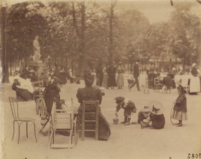 Lüksemburg Bahçelerinde Kadın ve Çocuklar by Eugène Atget