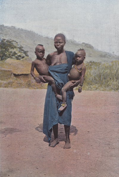 Dahomeenne İki İkizini Taşırken by European Photographer