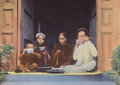 Annamite Ailesinin Yemeği by European Photographer