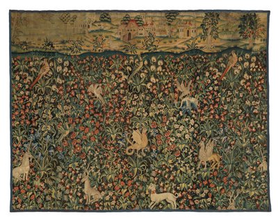 Hayvanları, kuşları ve manzarayı tasvir eden Mille fleurs goblen parçası, yaklaşık 1500 (yün) by European School
