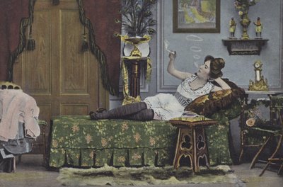 Şezlongda sigara içen kadın (renkli fotoğraf) by European School