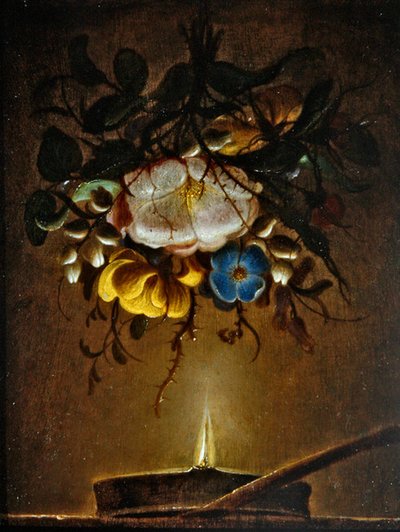 Bir mumun yanında asılı bir buket çiçek ile bir natürmort by Evert van Aelst