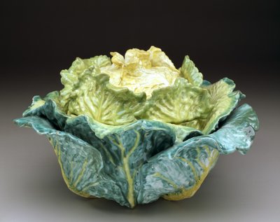 "Lahana" kasesi ve kapağı, c.1755 (kalay sırlı çanak çömlek) by Factory Sceaux
