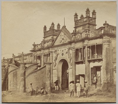 Kaiserbagh'a giden ağ geçidi by Felice A. Beato