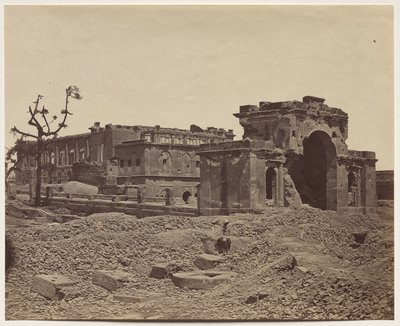 Garnizon Tarafından Hastane Olarak Kullanılan Rezidans İçi Geçit ve Ziyafet Salonu by Felice A. Beato