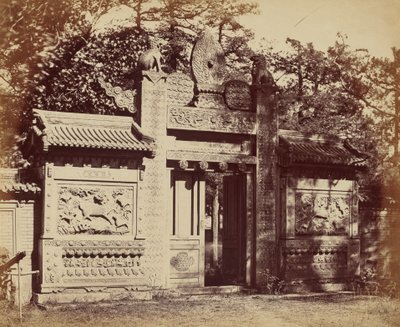 Pekin Yakınlarındaki Mezar Deposunun Dış Görünümü, Ekim 1860 by Felice Beato