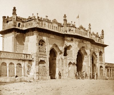 ಇಮಾಂಬರಾ ತುರ್ಕಿನ ಚರ್ಚ್‌ಗೆ ಭಾರೀ ಹಾನಿಗೊಳಗಾದ ಪ್ರವೇಶ ದ್ವಾರ by Felice Beato