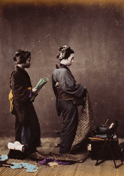 Japon Kadın Giydirme, c.1870-1880 by Felice Beato