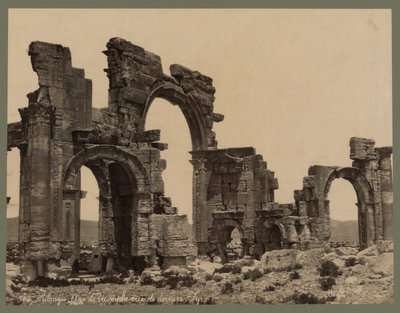 The Great Colonnade Girişi, Palmyra, 1875 dolayları (albüm baskısı) by Félix Bonfils