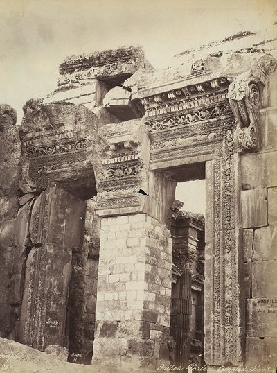 Heliopolis veya Baalbek arkeolojik bölgesinde Jüpiter Tapınağı veya Güneş Tapınağı