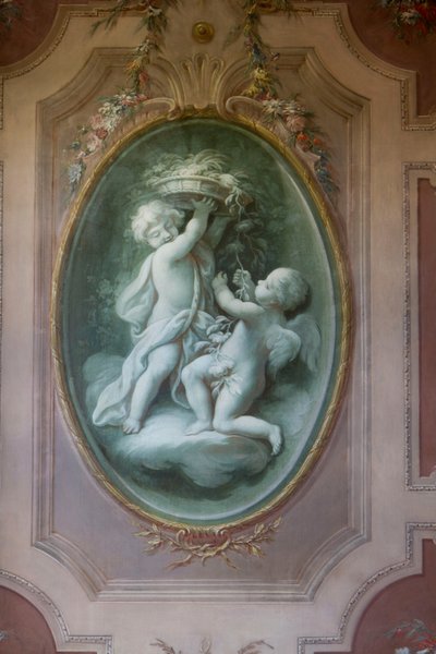 Puttos ve çiçeklerle Trompe-l'oeil madalyon, grisaille, fresk, Saint Hubert şapeli, Av evi, Filippo Juvarra (1678-1736), Stupinigi, Piedmont, İtalya by Filippo or Juvara Juvarra