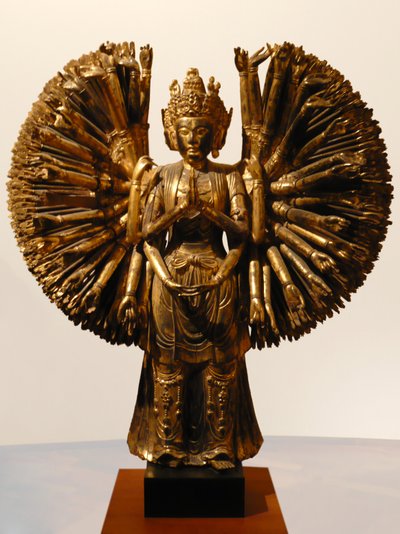 Bodhisattva Avalokiteshvara (Guanyin), Çin, Beş Hanedan, 907-960 (parlak ve altın renkli ahşap) by Five Dynasties Chinese School