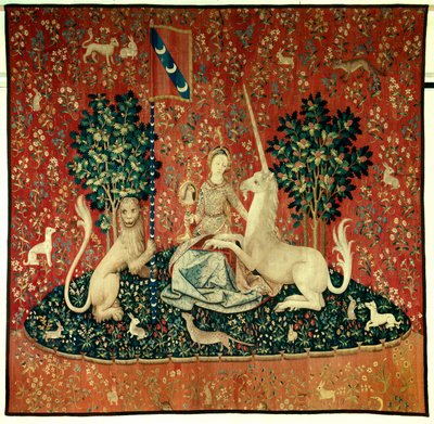 Lady of the Unicorn Perdesi (Lady of the Unicorn): görünüm. Aslan, tek boynuzlu at, maymun, tavşanlarla çevrili bir ayna tutan genç bir kadın. 1484 ve 1500 yılları arasında yapılmış yün ve ipek goblen. Chateau de Boussac, Creuse. karartmak 3,7x4,7 m. P by Flemish School