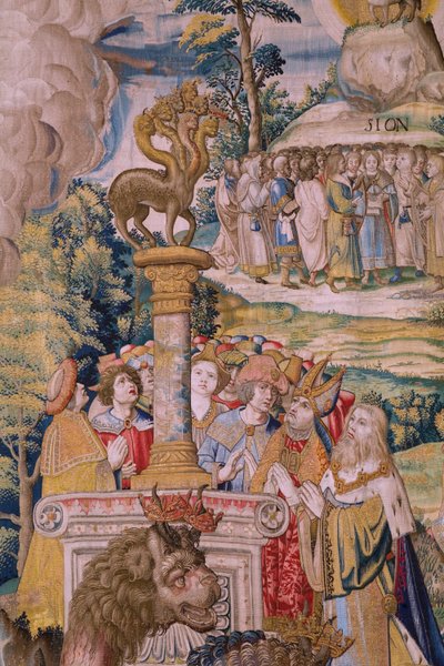 Flaman halısı. Seri The Apocalypse: Aziz Michael ejderhayı yenerken. Atelier Willem Dermoyen, Brüksel. Yaklaşık 1553-1555. Detay. by Flemish School