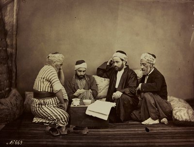 Damas et Baalbek albümü: Bir masanın etrafında oturan bir grup Suriyeli by Félix Bonfils