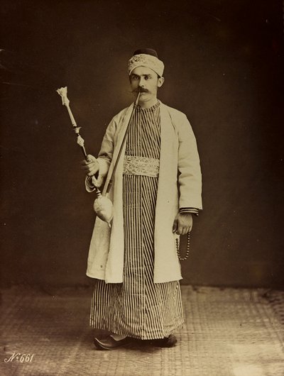 Damas et Baalbek albümü: Nargileli bir adamın portresi by Félix Bonfils
