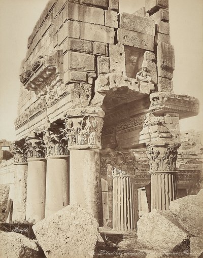 Heliopolis veya Baalbek arkeolojik bölgesinde Bacchus Tapınağı