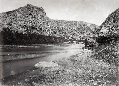 Filistin'de Beyrut yakınlarındaki Lübnan dağları arasında "Nahr el-Kalb" (köpek nehri) by Félix Bonfils
