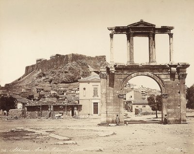 Atina Akropolü üzerindeki Hadrian Kemeri by Félix Bonfils
