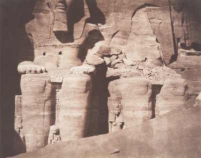 Abo-Semblil, Grand Spéos, Alt Kısımdan görülen Devasa Heykeller, 1851-52. by Félix Teynard