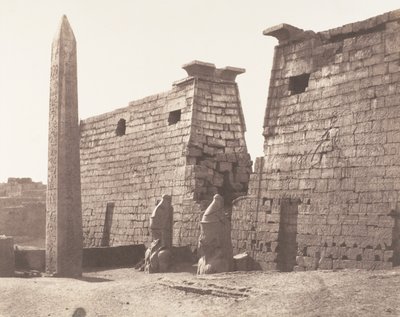 Louksor Thebes, Ön İnşaat - Pilon, Colossi ve Dikilitaş, 1851-52, 1853-54 basılmış. by Félix Teynard