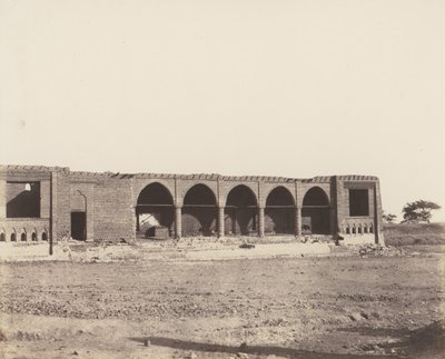 Syout, Harabelerde Kervansaray, 1851-52, 1853-54 basılmış. by Félix Teynard