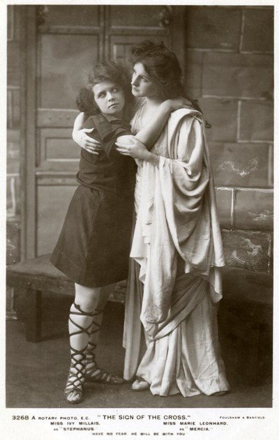 Ivy Millais ve Marie Leonhard, aktrisler, 1900