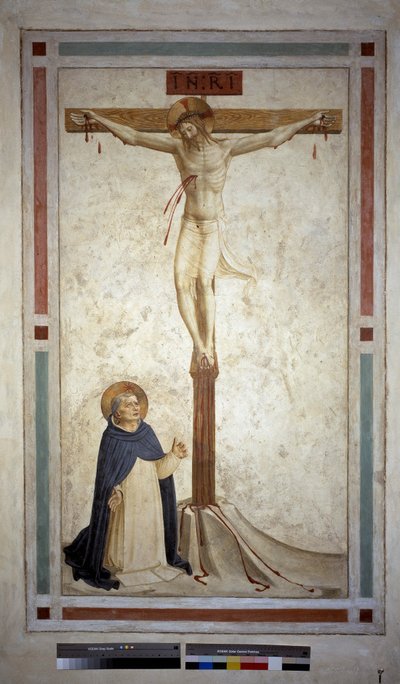Aziz Dominic ile çarmıha germe. Haç üzerinde ""INRI"" yazısı. Guido di Pietro tarafından fresk by Fra Angelico