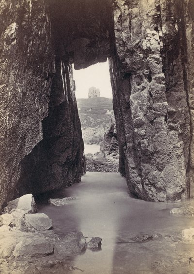 [Tepedeki Kulenin Kayalıklarından Görünüm], 1870