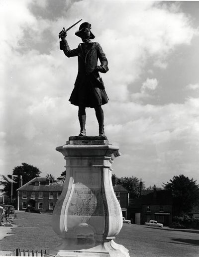 Tümgeneral James Wolfe Heykeli (1727-59) (bronz) (s/b fotoğraf) by Francis Derwent Wood
