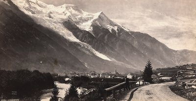 Fransa'da Chamonix-Mont Blanc'ın panoramik manzarası by Francis Frith